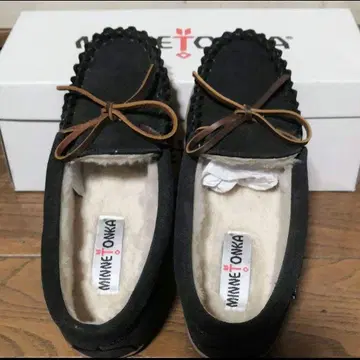 새상품 MINNETONKA 미네통카 무스탕 모카신 차콜 그레이