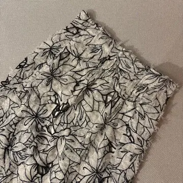 [컨디션 최상] SNIDEL 자수 컷 자카드 스커트