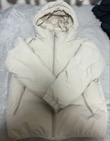 GU 다운 자켓 베이지
