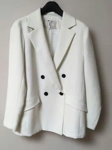 ICB 화이트 테일러드 자켓 더블 버튼 사이즈 4