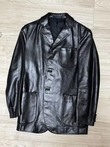 tabloid news 호스 가죽 자켓