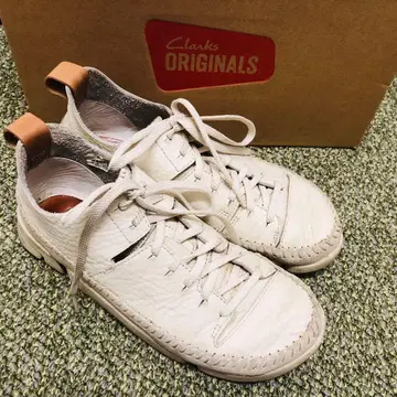 Clarks Originals 화이트 가죽 스니커즈