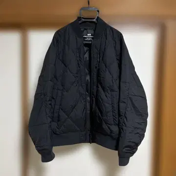 유니클로 화이트 마운티니어링 다운 자켓 L 사이즈