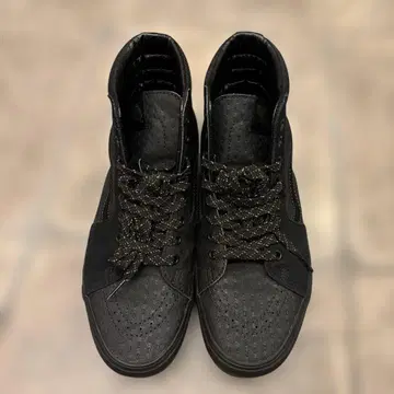 블랙 하이컷 스니커즈