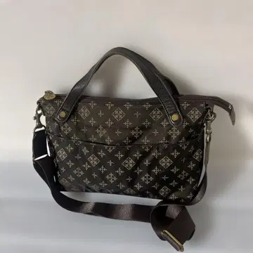 러셋 모노그램 패턴 숄더백 다크 브라운