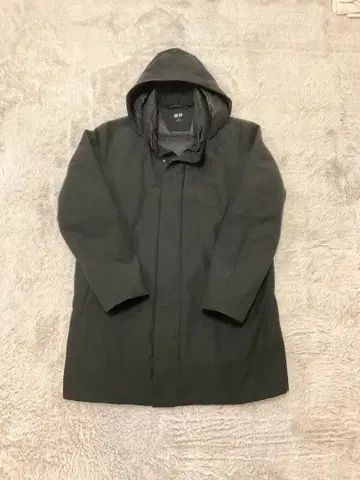 유니클로 하이브리드 다운 코트 블랙 M