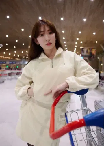 Her lip to Flight Mode