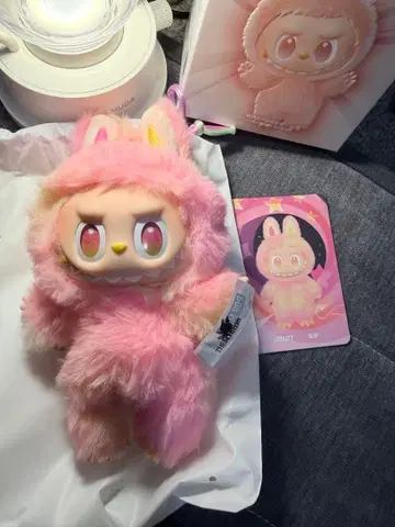 POP MART THE MONSTERS Big into Ener