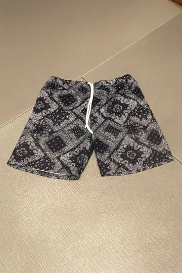 APPLEBUM 페이즐리 무늬 숏팬츠 반다나 초레어