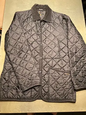 [ 눈에 띄는 흠집이나 얼룩 없음 ] LAVENHAM 블랙 퀼팅 자켓