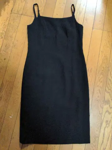 La Festa chic 블랙 슬리브리스 원피스