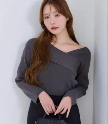 NICE CLAUP 한국풍 비대칭 니트 그레이