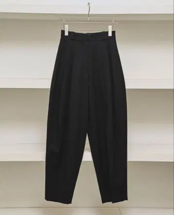 TODAYFUL Tapered Tuck Trousers 38 BLACK