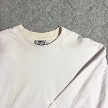 화이트 긴팔 T셔츠 코튼