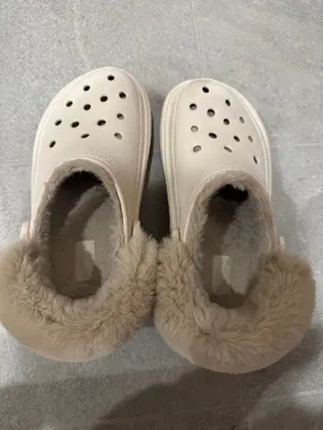 crocs 스톰프 라인드 크로그 색상: Stucco 사이즈 25cm