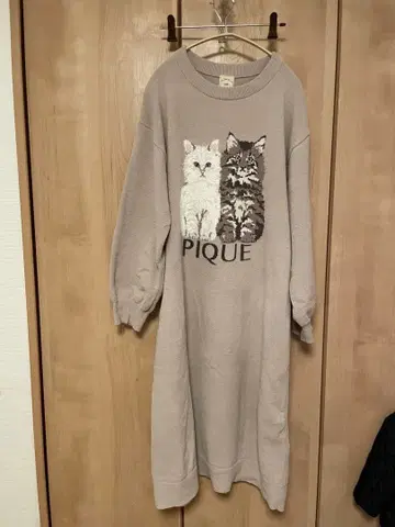 트윈 캣 자카드 원피스 베이지