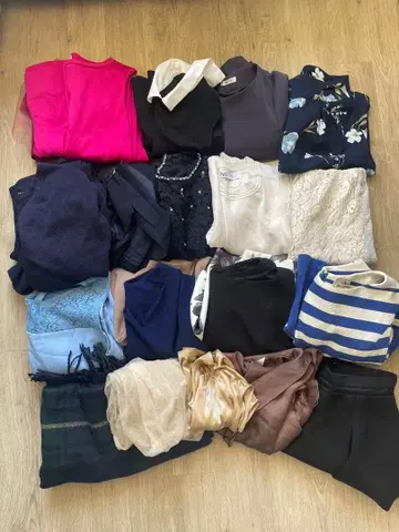 여성용 의류 세트 약 20점