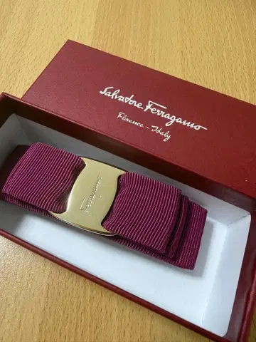 페라가모 머리핀 핑크