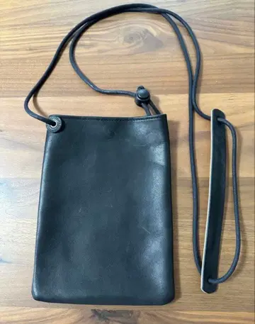 HIGH CAMP 가죽 스마트폰 숄더백 블랙