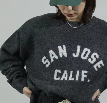 자카드 빅 배색 로고 니트 / 자카드 로고 니트