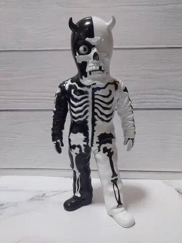 BALZAC 스컬맨 화이트/블랙 하프 야미