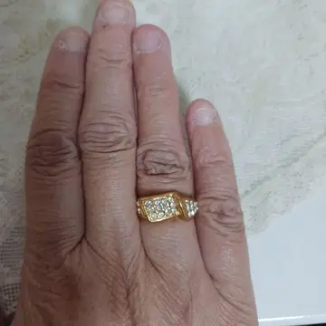 스톤 부착 골드 컬러 반지