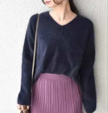 Prefer SHIPS 헤어리 V넥 니트 네이비