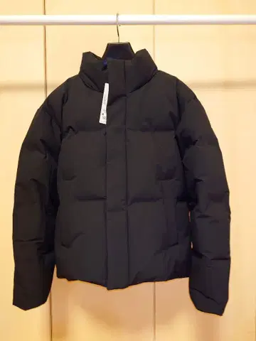 유니클로 심리스 다운 자켓 M 사이즈 블랙