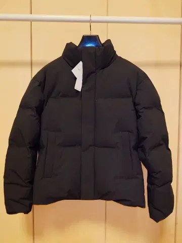 유니클로 심리스 다운 자켓 L 사이즈 블랙