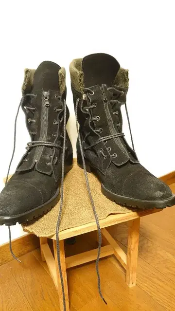 TETE HOMME 블랙 밀리터리 스웨이드 니트 부츠