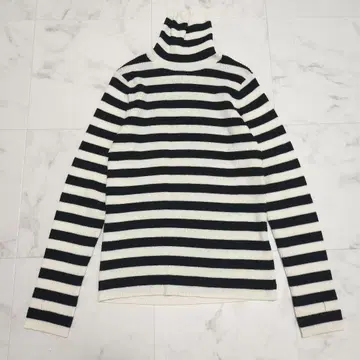 새상품급 로에프 W 보더 터틀넥 리브 니트 풀오버