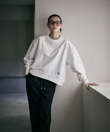 Clore+ 클로레 로고 맨투맨 화이트