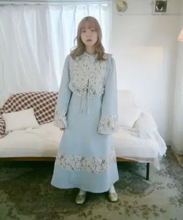 kutir 쿠티르와 레트로 세트 착용 가능 플레어 슬리브 자카드 원피스