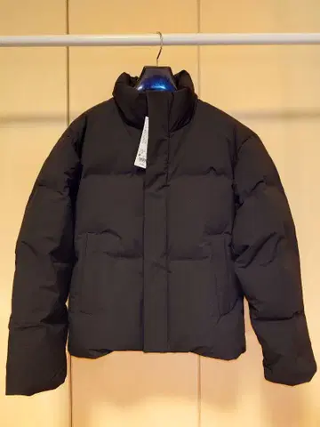 유니클로 심리스 다운 자켓 M 사이즈 블랙