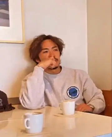 카즈하라 류토 착용 맨투맨