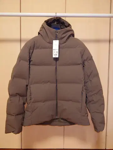 유니클로 심리스 다운 파카 L 사이즈 브라운