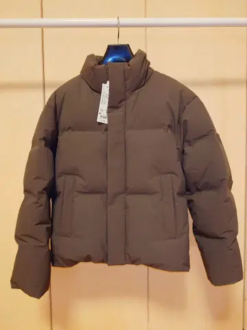 유니클로 심리스 다운 자켓 M 사이즈 다크 브라운