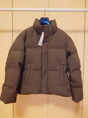 유니클로 심리스 다운 자켓 M 사이즈 다크 브라운