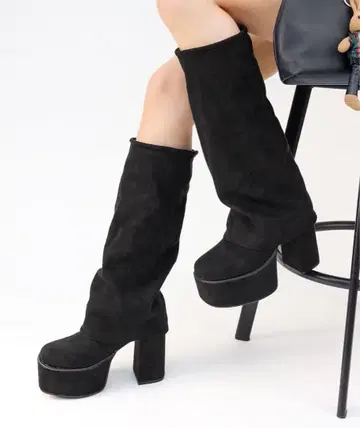 [ 완판템 ] 미사용 LOVEHUNTER 청키 스웨이드 커버 롱 부츠