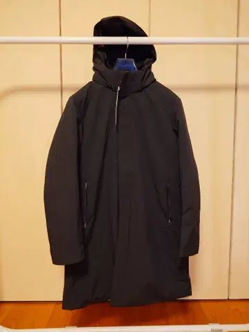 유니클로 하이브리드 다운 코트 M 사이즈 블랙