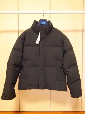 유니클로 심리스 다운 자켓 L 사이즈 블랙