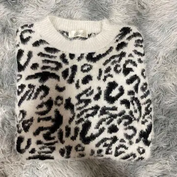 ellerie 애니멀 프린트 니트 스웨터