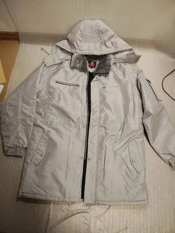 4L 지베크 츠노다 모델 방한 코트