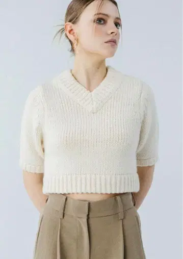 the toe Baklava Crop Knit 크롭 숏 니트