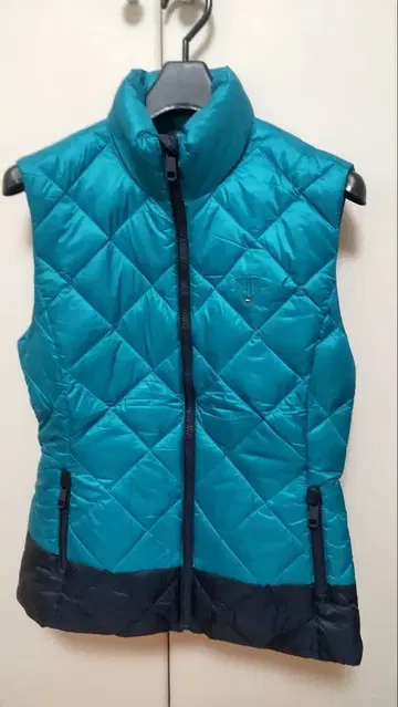 새상품 TOMMY HILFIGER 퀼팅 다운 베스트 M 사이즈