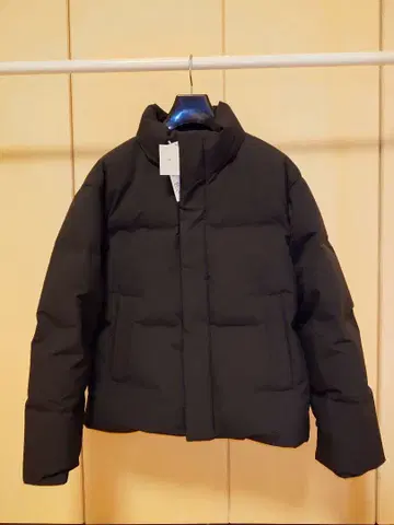 유니클로 심리스 다운 자켓 L 사이즈 블랙