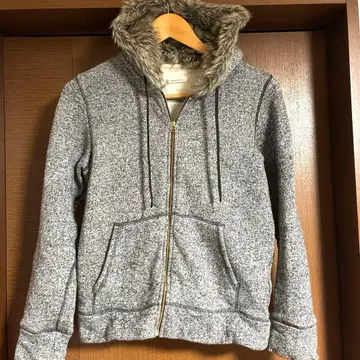 simplicite 새상품급 퍼 달린 그레이 계열 후드티 골드 지퍼