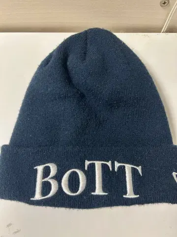 다크 블루 니트 모자 BOTT