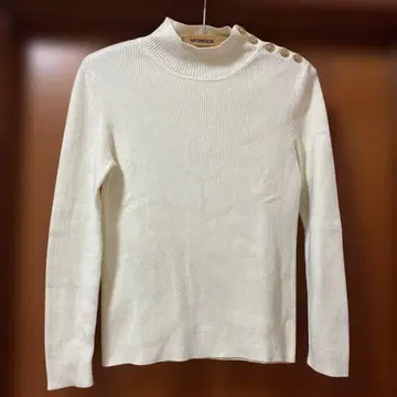 새상품급 MCGREGOR 화이트 하이넥 스웨터