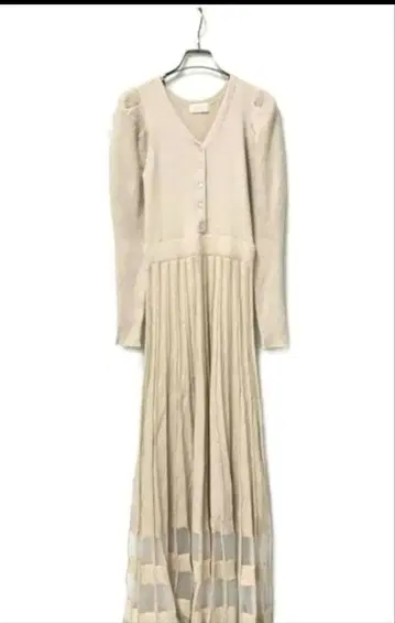 에이미 이스트 월 시어 컬러 블록 플리츠 니트 원피스